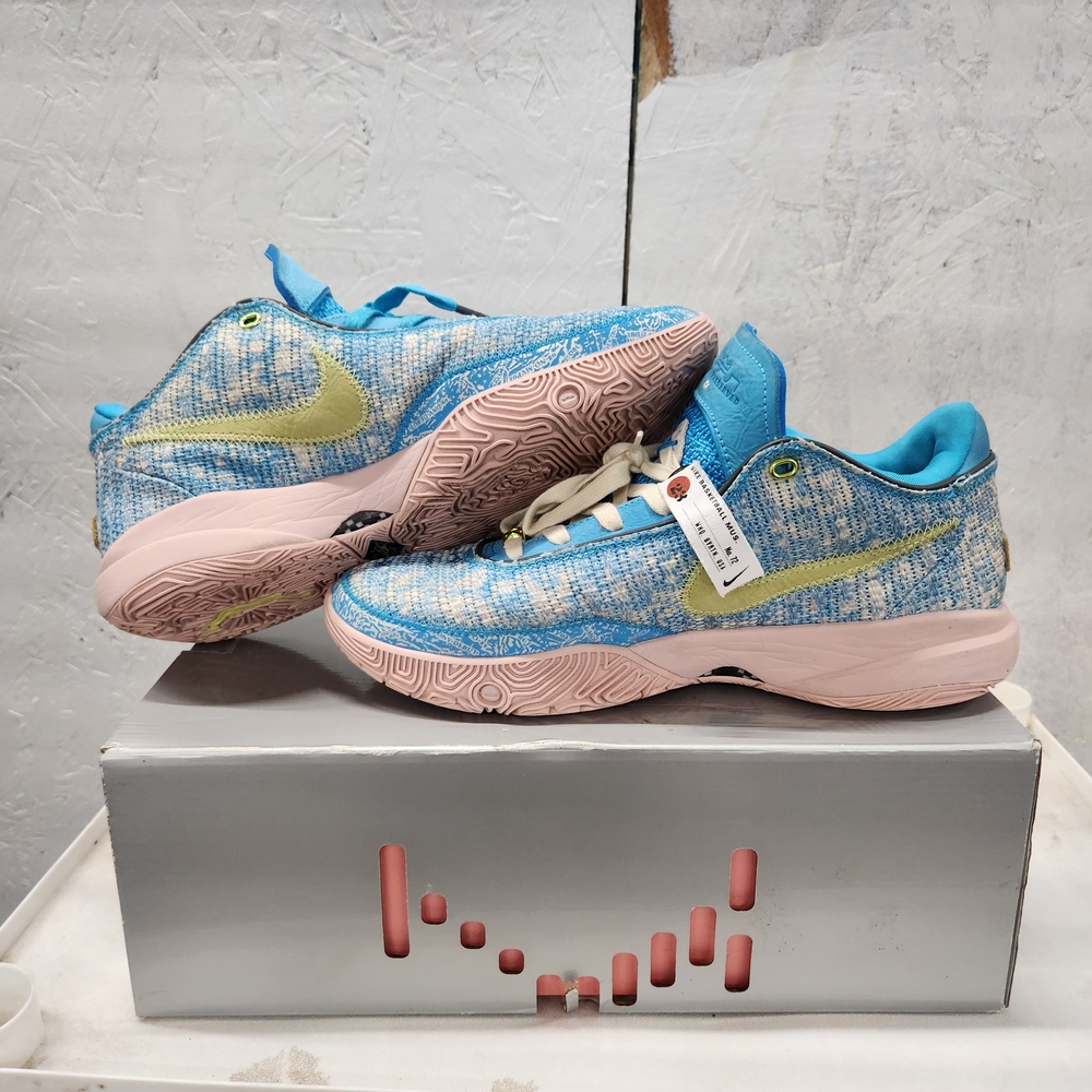 Nike - Picture 6 of 6